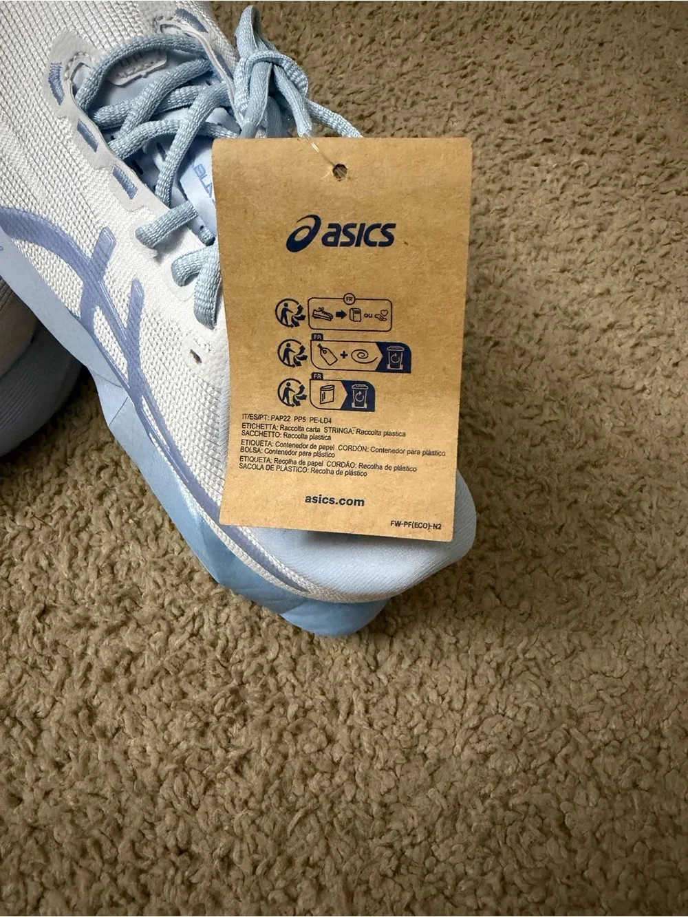 Asics Novablast 6 Women’s White and Light Blue Running Sneakers NEW size 7